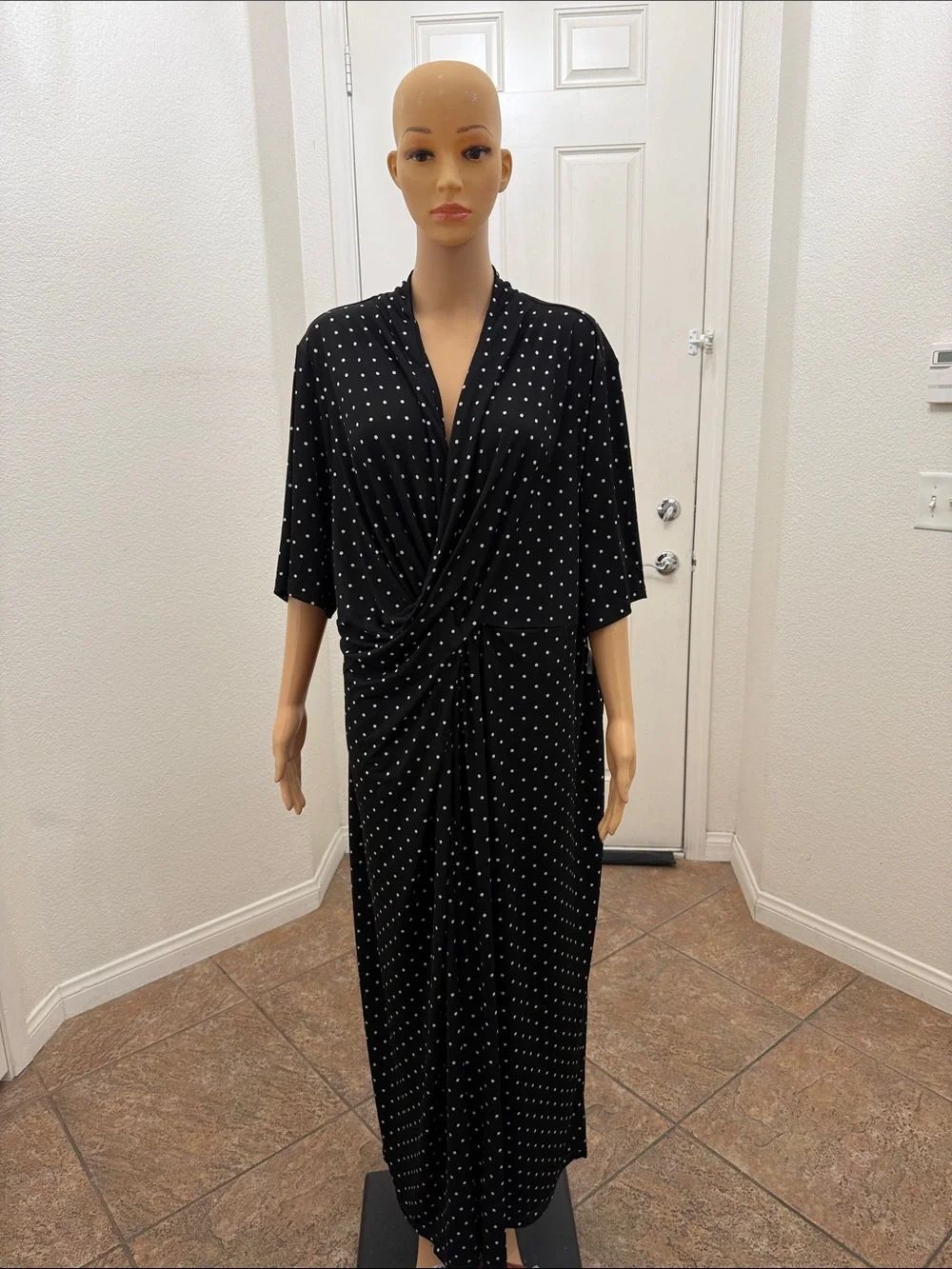 Catherines Sz 4X Black Maxi Dress White Polka Dots Ruched VNeck Short Sleeve